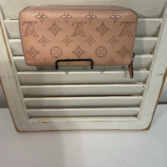 Louis Vuitton Zippy Wallet Mahina Leather Rose Jamin Pink - Picture 3 of 15
